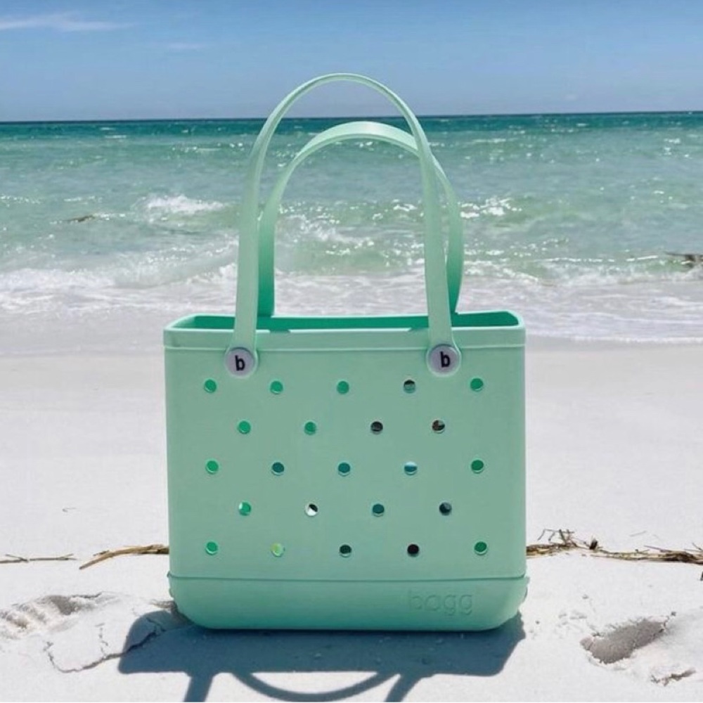 SOLD OUT ONE LEFT IN MY G I V E A W A Y Beach BAGS Retail $89.99 - Picture 8 of 13